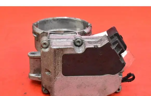 Volkswagen Golf V Throttle body valve 03G128063C