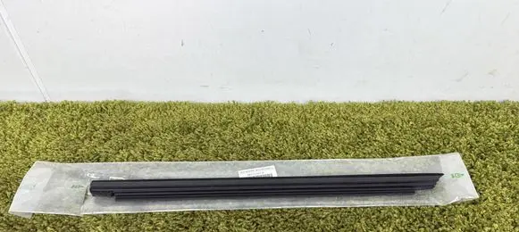 Toyota Avensis T270 Rubber seal rear door window/glass 68173-05110