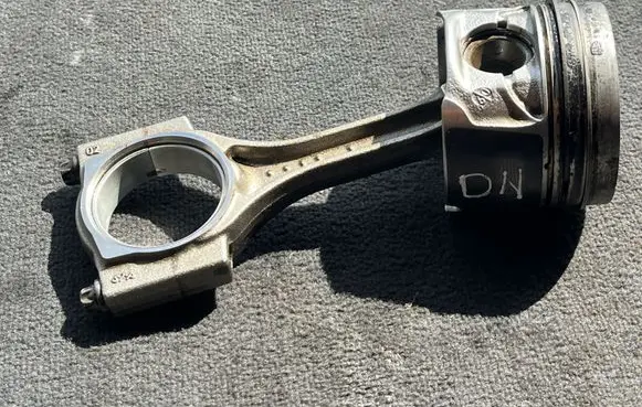 BMW 5 F10 F11 Piston with connecting rod N524A B47D20A