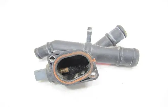Volkswagen PASSAT B6 Engine coolant pipe/hose 03L121132Q