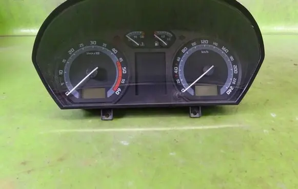 Skoda Fabia Mk1 (6Y) Speedometer (instrument cluster) 6Y0920881D