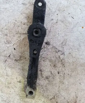 Volkswagen PASSAT B6 Engine mounting bracket