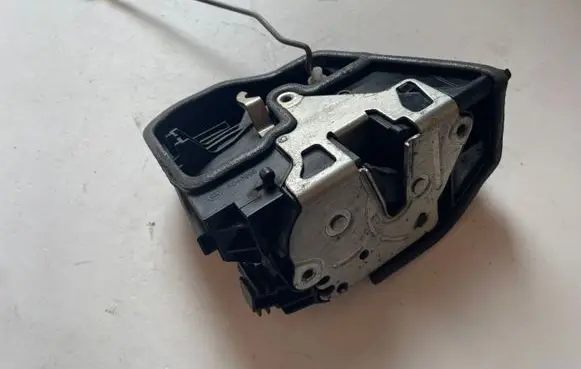 BMW 5 E60 E61 Rear door lock 7167076 A046998