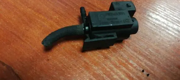 BMW 3 E90 E91 Vacuum valve 7810831