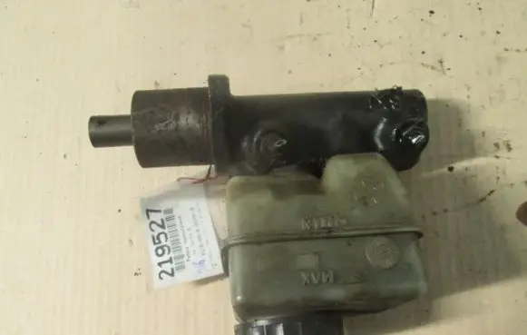 Volkswagen Jetta II Master brake cylinder