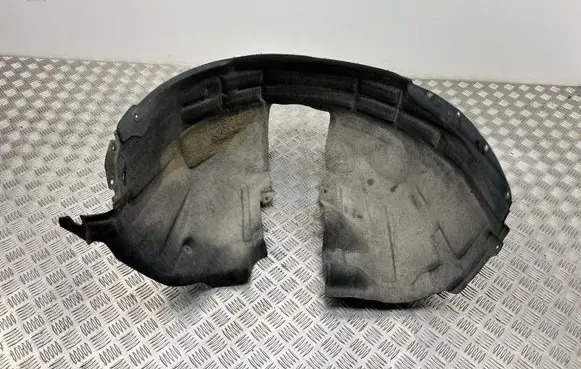 Front wheel arch liner splash guards