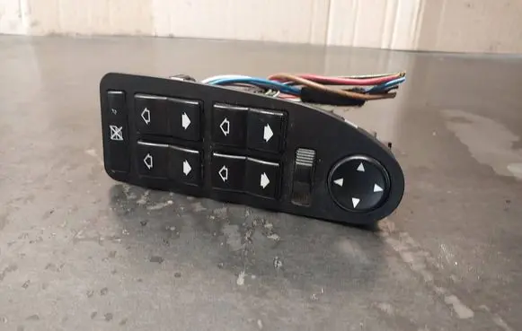 BMW 5 E39 Electric window control switch 8380646