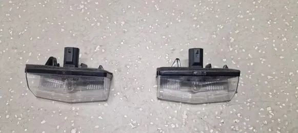 Toyota C-HR I Number plate light 81270F4010