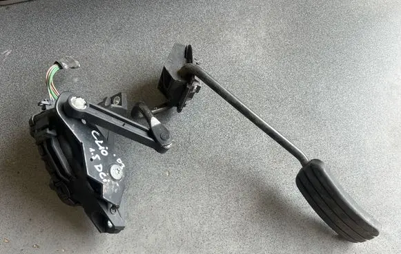 Renault Clio II Accelerator throttle pedal 6PV00811924 8200089851