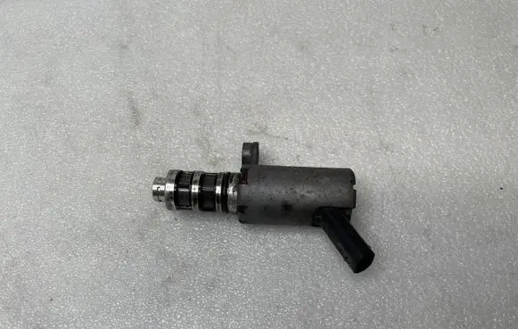 Volkswagen Touareg III Oil pressure sensor 06M115393D