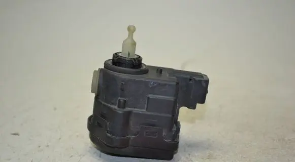 Headlight level adjustment motor