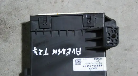 Toyota Avensis T270 Air conditioning/heating control unit 8865005252
