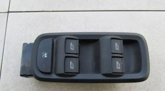 Ford Ecosport Tailgate/trunk/boot open switch 
