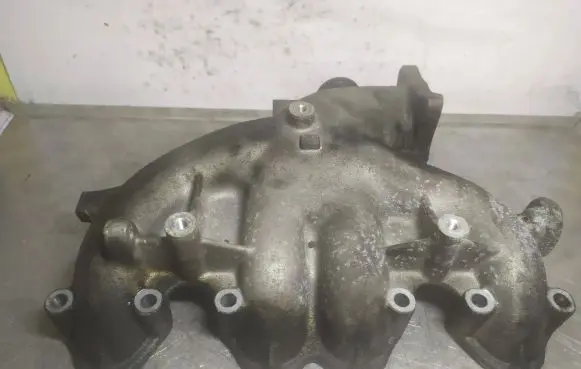 Volkswagen Golf V Intake manifold 03G129713