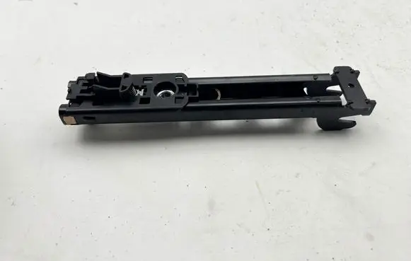 Mercedes-Benz E W212 Seat belt height adjuster A2128600088 606865700D
