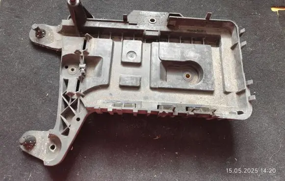 Skoda Superb B6 (3T) Battery box tray 1K0915333