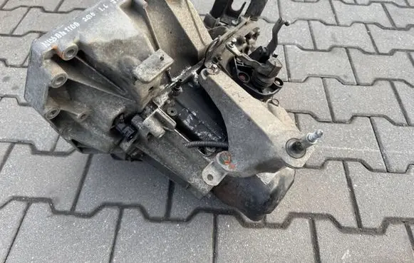 Nissan Tiida C11 Manual 5 speed gearbox JH3164