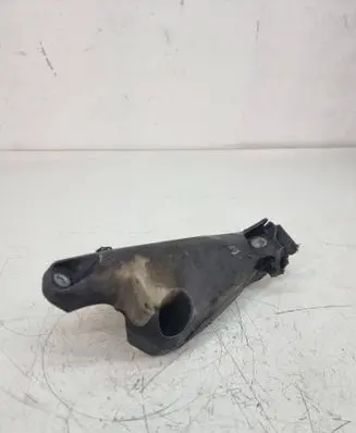 Engine mounting bracket