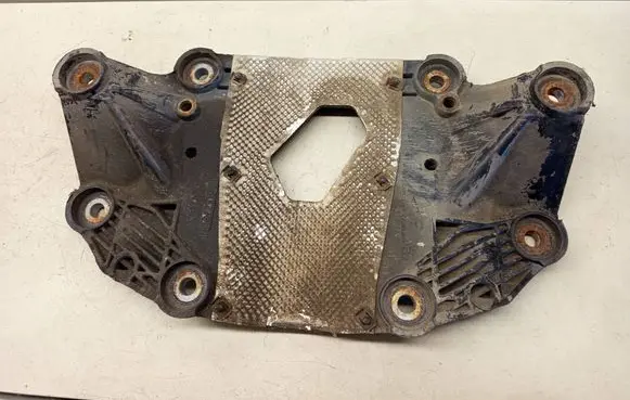 Volvo XC70 Rear differential/diff mount bracket 30639931