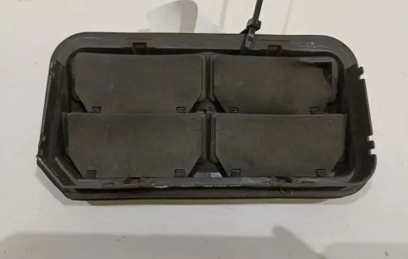 Opel Zafira C Quarter panel pressure vent 9076499