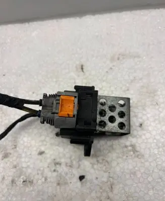 Peugeot 5008 Coolant fan relay 9658508980