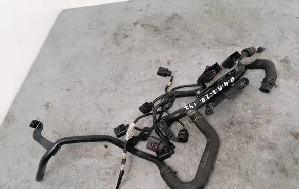 Audi A4 S4 B7 8E 8H Engine coolant pipe/hose 06D121082B