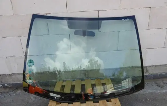 Nissan Tiida C11 Front windscreen/windshield window 