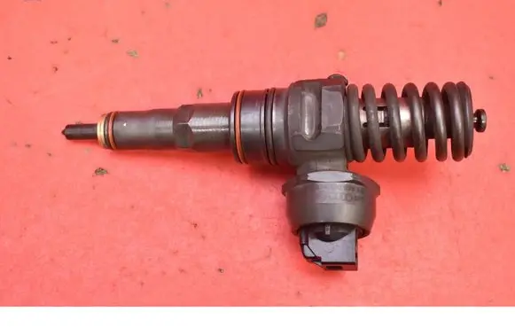 Volkswagen Golf IV Fuel injector 038130073AQ