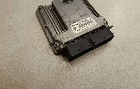 Volkswagen Touran III Engine control unit/module 04L907309M 0281030462