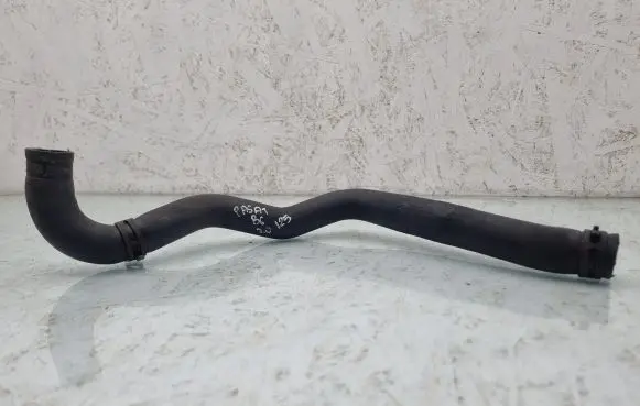 Volkswagen PASSAT B6 Engine coolant pipe/hose