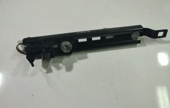 Opel Astra H Seat belt adjustment rail 13166032