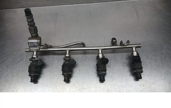 Opel Zafira A Fuel injector supply line/pipe 