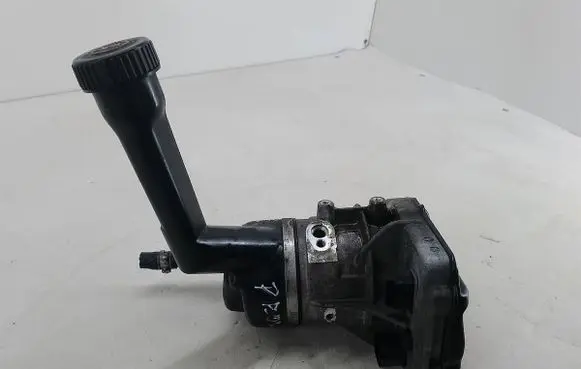 Peugeot 308 Power steering pump 9684979180