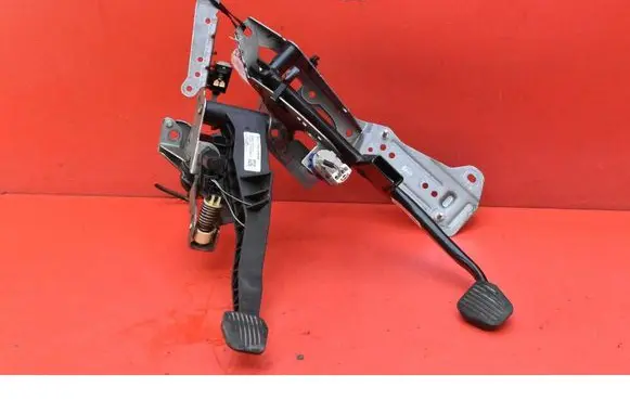 Ford Focus Accelerator throttle pedal BV617B633BAB