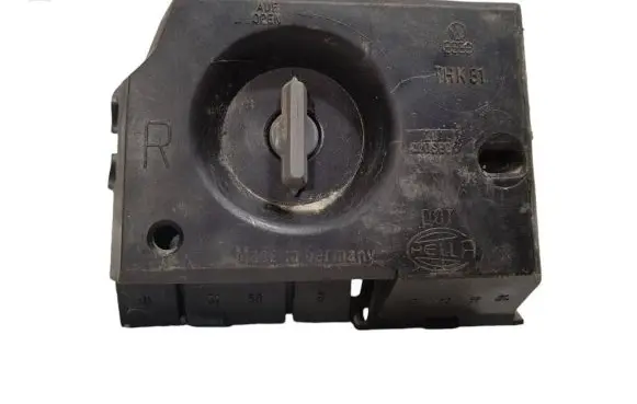 Audi A6 S6 C4 4A Tail light bulb cover holder BL3158B B15831B
