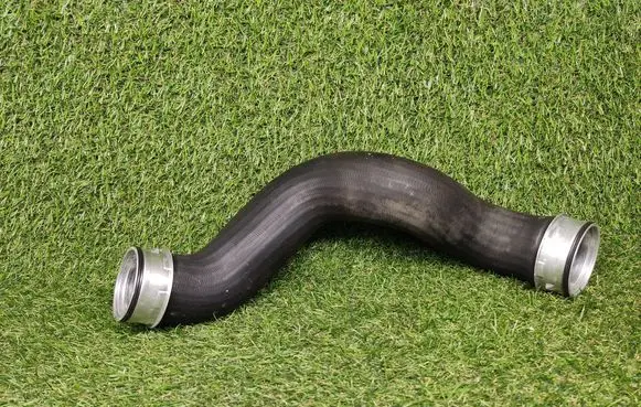 Coolant pipe/hose