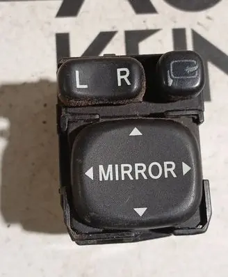 Toyota Corolla Verso AR10 Wing mirror switch 183575