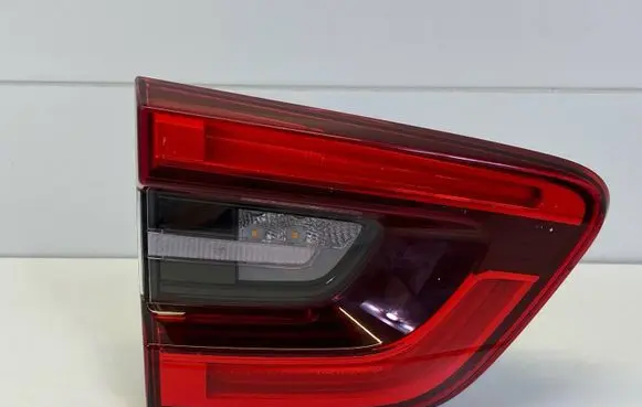 Tailgate rear/tail lights