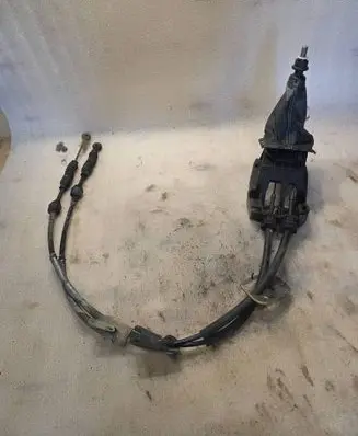 Toyota Avensis T250 Gear shifter/selector 