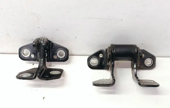 Dodge Durango III Rear door upper hinge 85574F