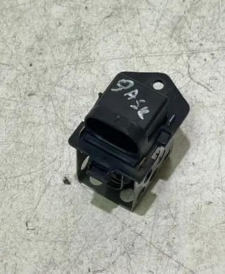 Nissan Qashqai Coolant fan relay M114973