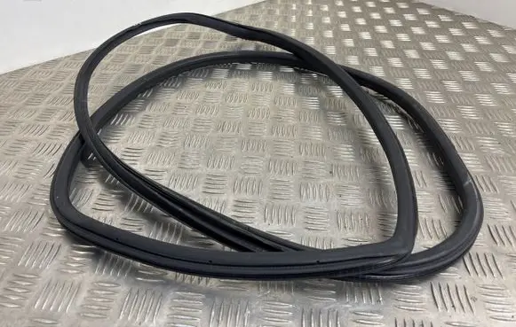 Renault Koleos I Rear door rubber seal (on body) 