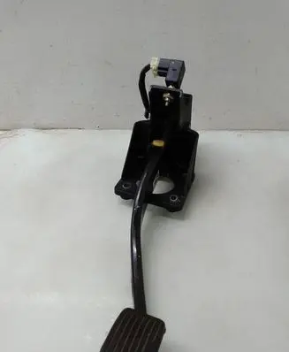KIA Carens I Brake pedal 328001DXXX