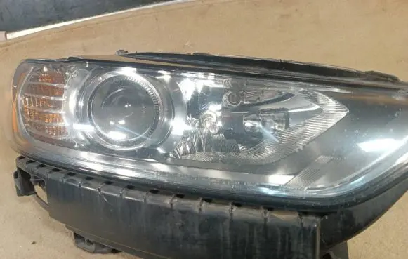 Ford Fusion II Headlight/headlamp