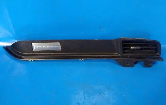 Ford Mustang VI Radio/GPS head unit trim JR3Z6304338BB