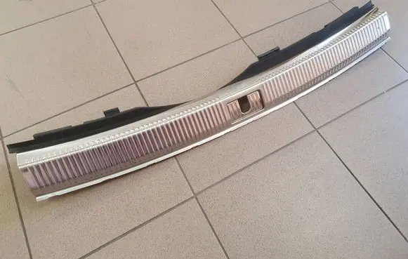 Trunk/boot sill cover protection