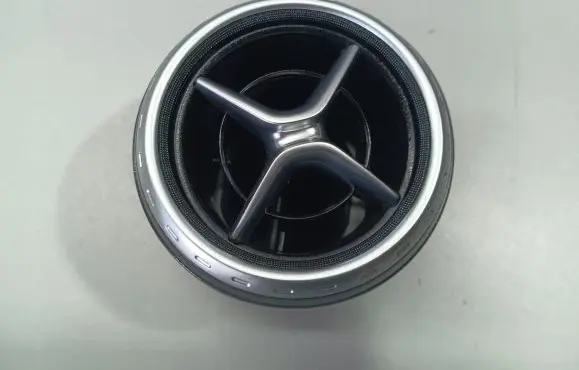 Mercedes-Benz GLA W156 Dash center air vent grill A1568300154