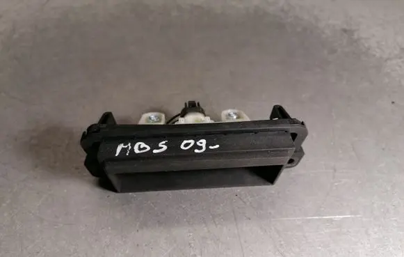 Tailgate opening switch