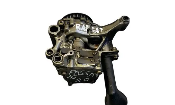 Volkswagen PASSAT B8 Oil pump 04L145208K 201200150