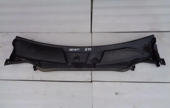 Infiniti Q30 Wiper trim A1768300013